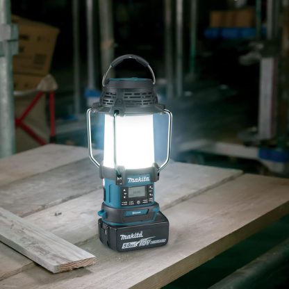 Makita DMR056 Akku-Radio mit Laterne 18V (ohne Akku, ohne Ladegerät)