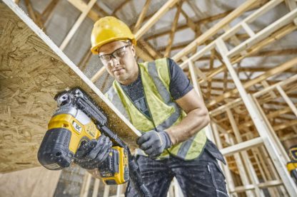 DeWalt AKKU-STICHSÄGE 18V DCS335NT-XJ