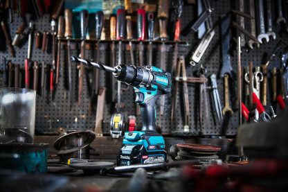 Makita Akku-Schlagbohrschrauber 40V max. HP001GD201 2x2,5Ah und Ladegerät