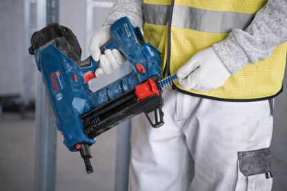 Bosch Professional BITURBO Akku-Betonnagler GNB 18V-38 (Nagel-Ø 2,7-3,0 mm, max. Nagellänge 38 mm, inkl. 1x Ausdrückstift, 1x Befestigungshaken, in XL-BOXX)